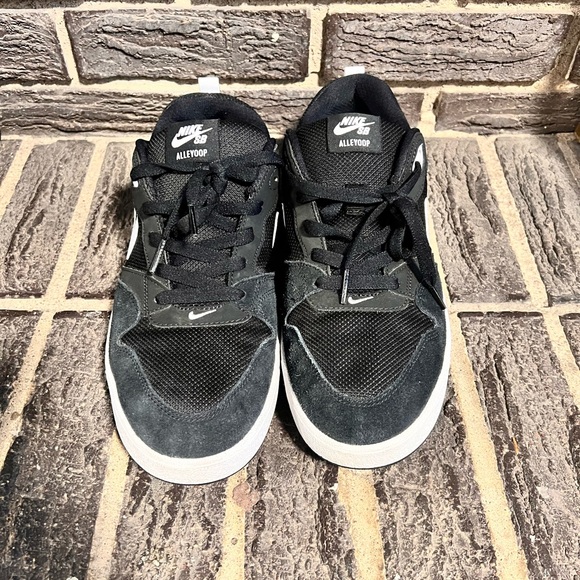 Nike “Alleyoop” SB Shoes - Picture 3 of 5